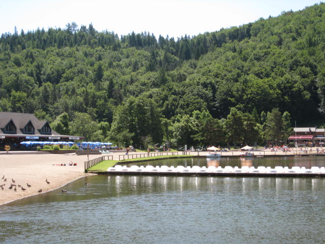 Lac Chambon la grande plage